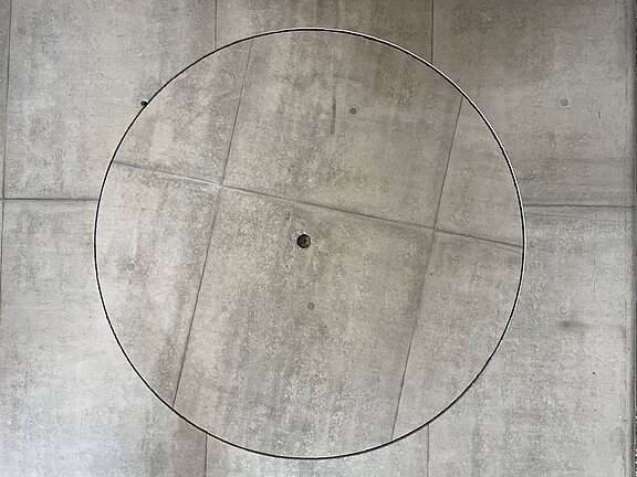 Betonscheibe Tondo in Fachhochschule Furtwangen, Abteilung Schwenningen